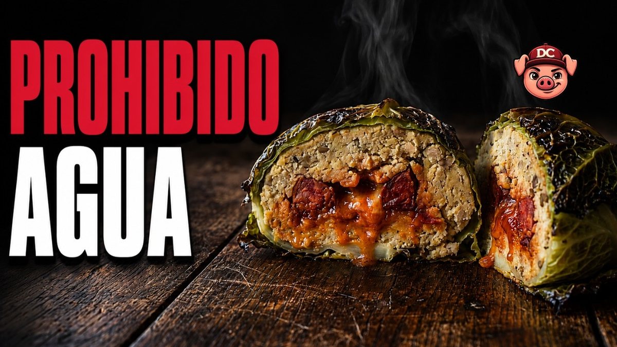 Boroña preñada asturiana abierta por arriba, con la miga amarilla empapada del r