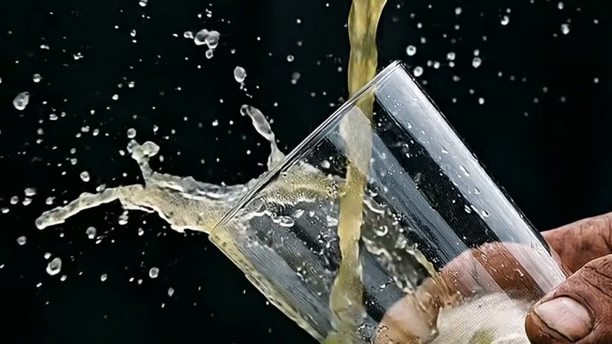 La harina de maíz no tiene con qué agarrar el agua: fotograma del vídeo de El Cuchinero
