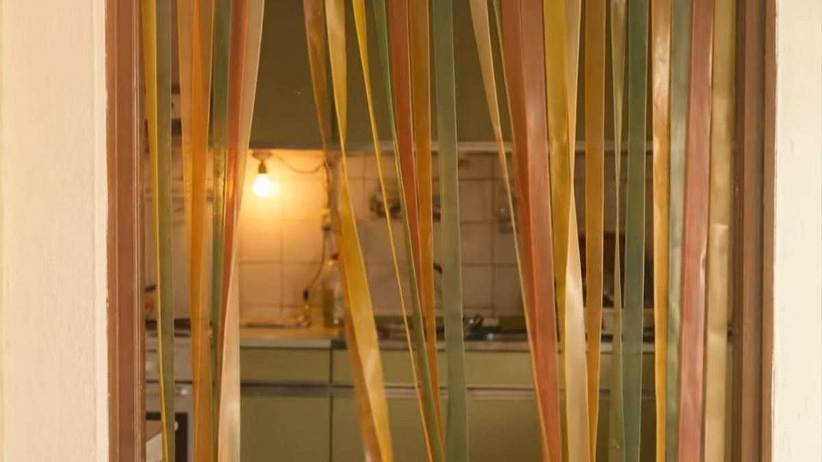 El apartamento olía a salitre, a aftersun y a toalla tendida: fotograma del vídeo de El Cuchinero